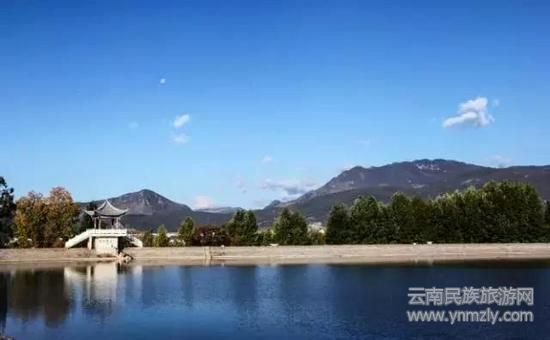 現(xiàn)在的水庫邊那片茂密的樹林，是好多新人拍婚紗的地方。