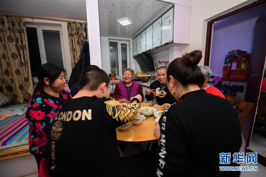 (新華全媒頭條·圖文互動(dòng))(4)行程萬里 人民至上——習(xí)近平總書記春節(jié)考察足跡回訪