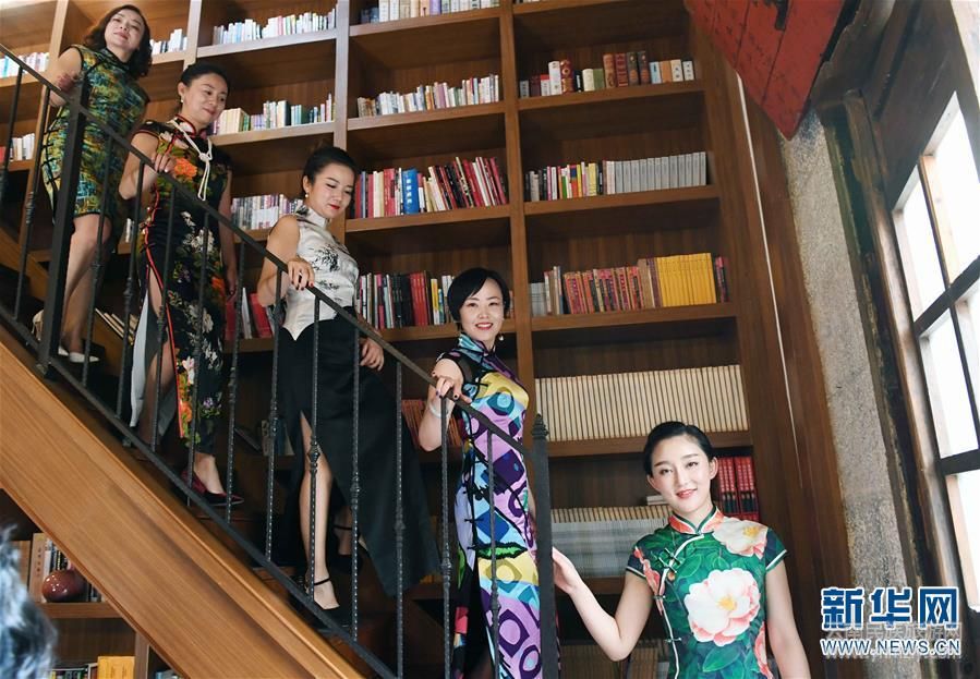 (XHDW)(2)云南昆明:古宅旗袍秀風(fēng)采